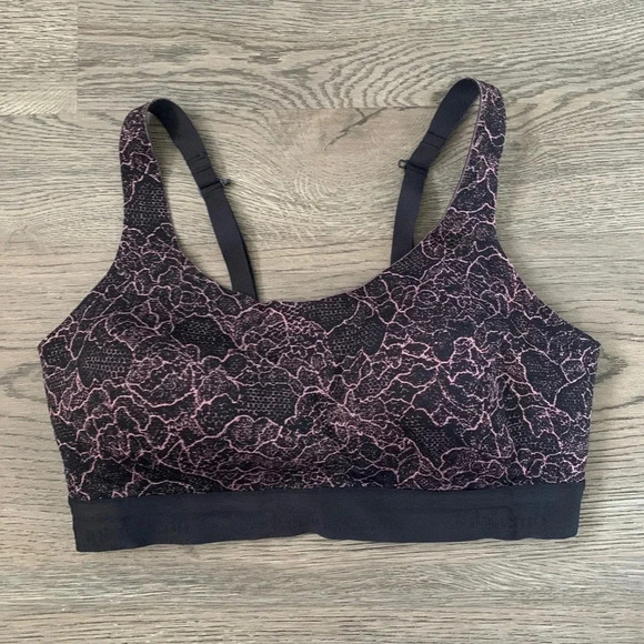 Lululemon Convertible Lightly Padded Wireless Adjustable Sports Bra Size 34D EUC - Picture 1 of 9